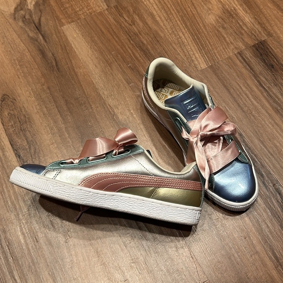 Adorable updated Puma sneaker size 8.5 - Picture 2 of 4